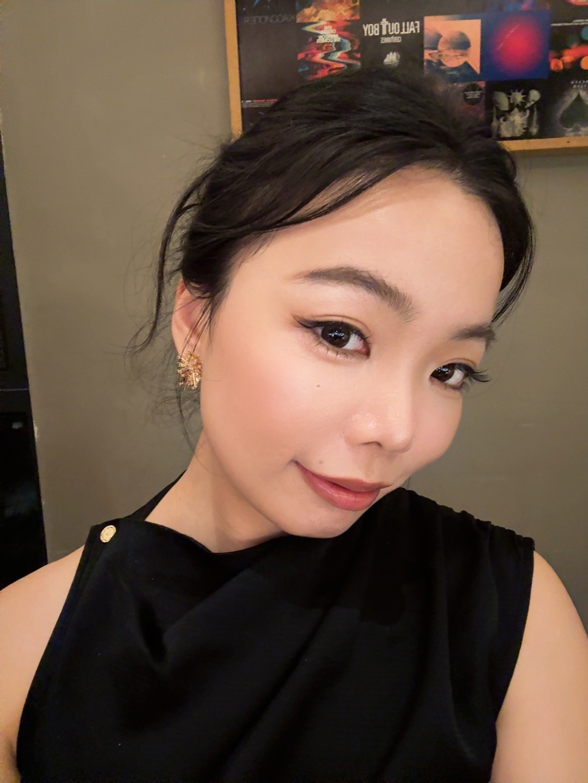 昨天女老板饭局的妆容，还给桃夏夏化了日杂妆，两个人搞了4个小时（非常重视此次活动