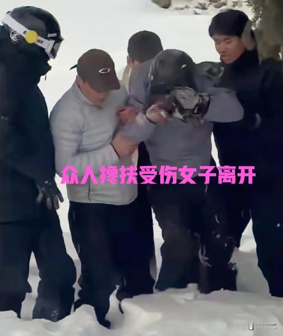 “雪豹伤人”后续：受伤女子已经送医，伤情稳定。
本该同情女子，网友们反而十分关心