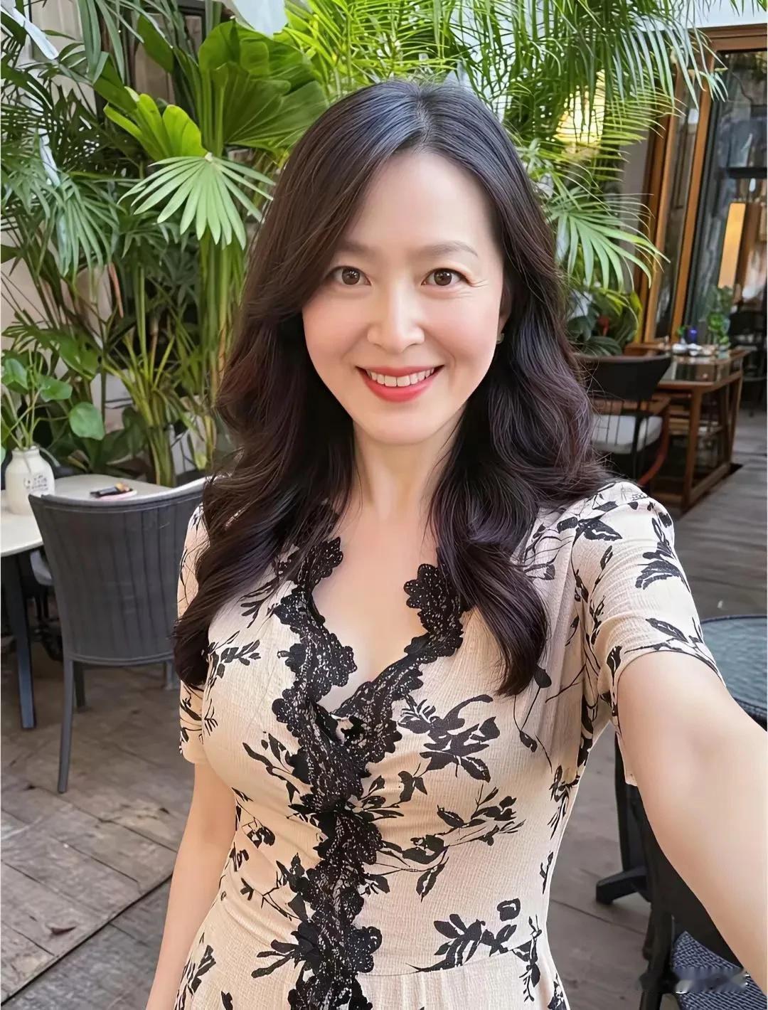 年轻人：自己挣钱自己花，过得挺好的
现在这社会，很多人都想明白了：自己挣钱自己花