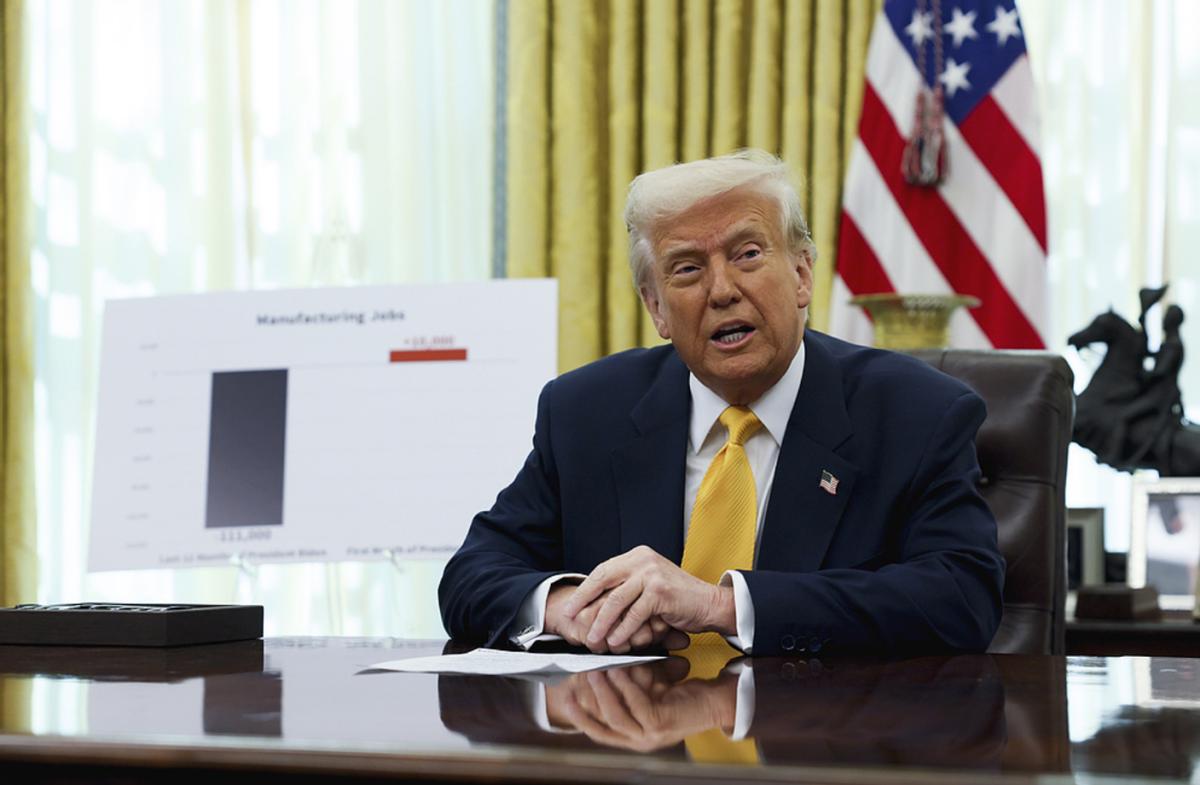 特朗普又想对中国玩阴的？人还没到中国，一架美军军机直接冲向台海，还好解放军早就做