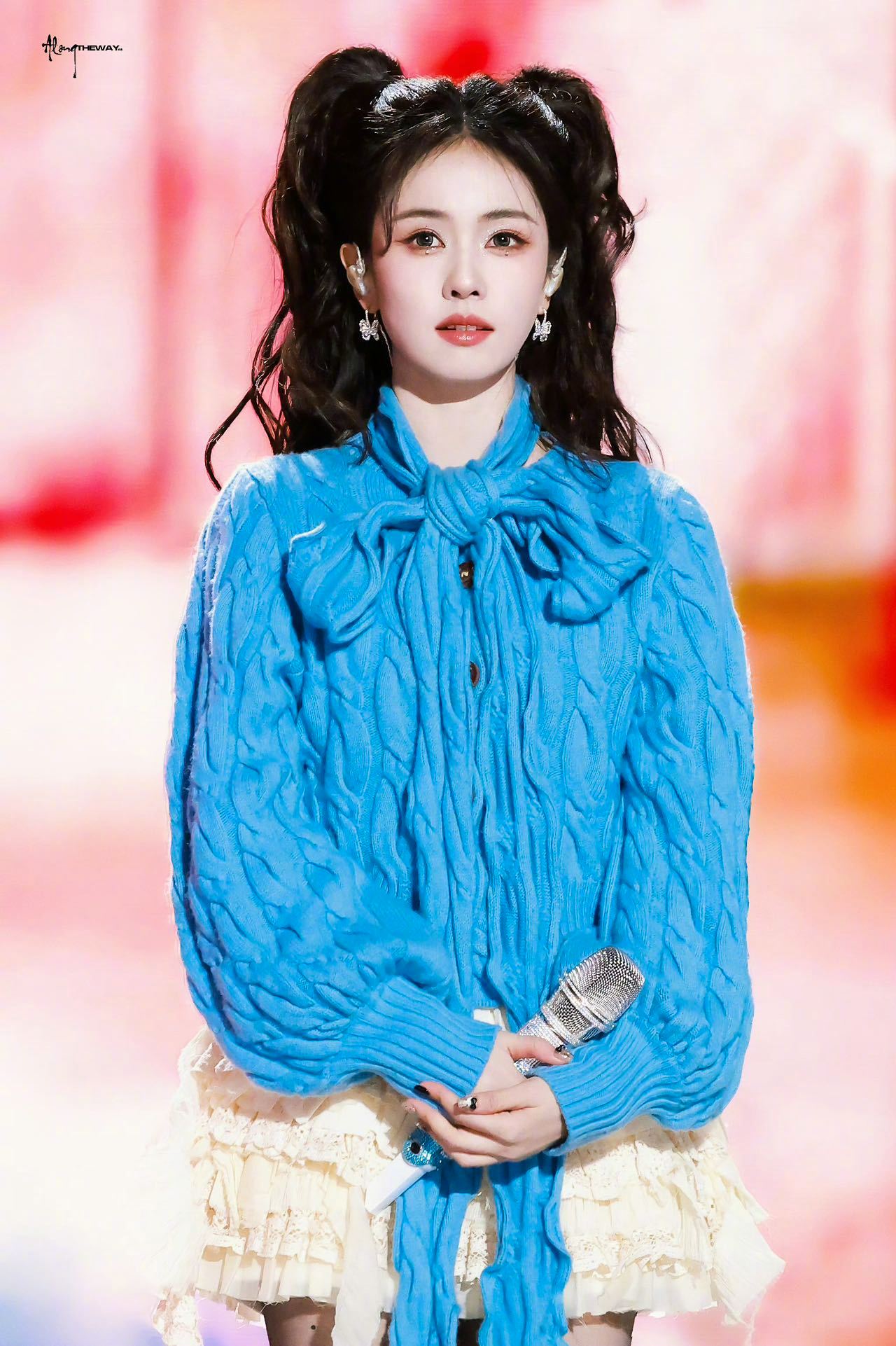 #咪咕星鲜事##白鹿春晚联排#满分鹿鹿连续两年受邀参与春晚咯👏🏻！去年的年画