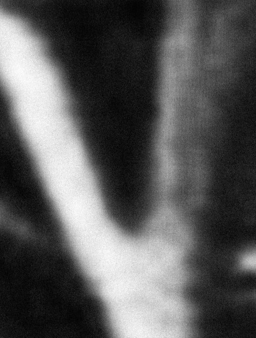 罗素兄弟分享了一张神秘照片，可能暗示即将发布的《复仇者联盟5》预告片，谁懂解读…