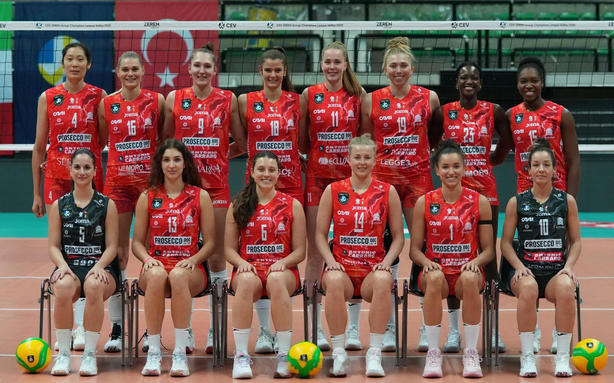 迎欧冠，科内利亚诺新球衣亮相… 