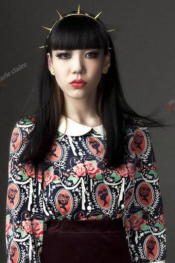 主持人，金星，问吴莫愁，你当年参加好声音，为了什么，听说是因为无聊。吴莫愁说，一