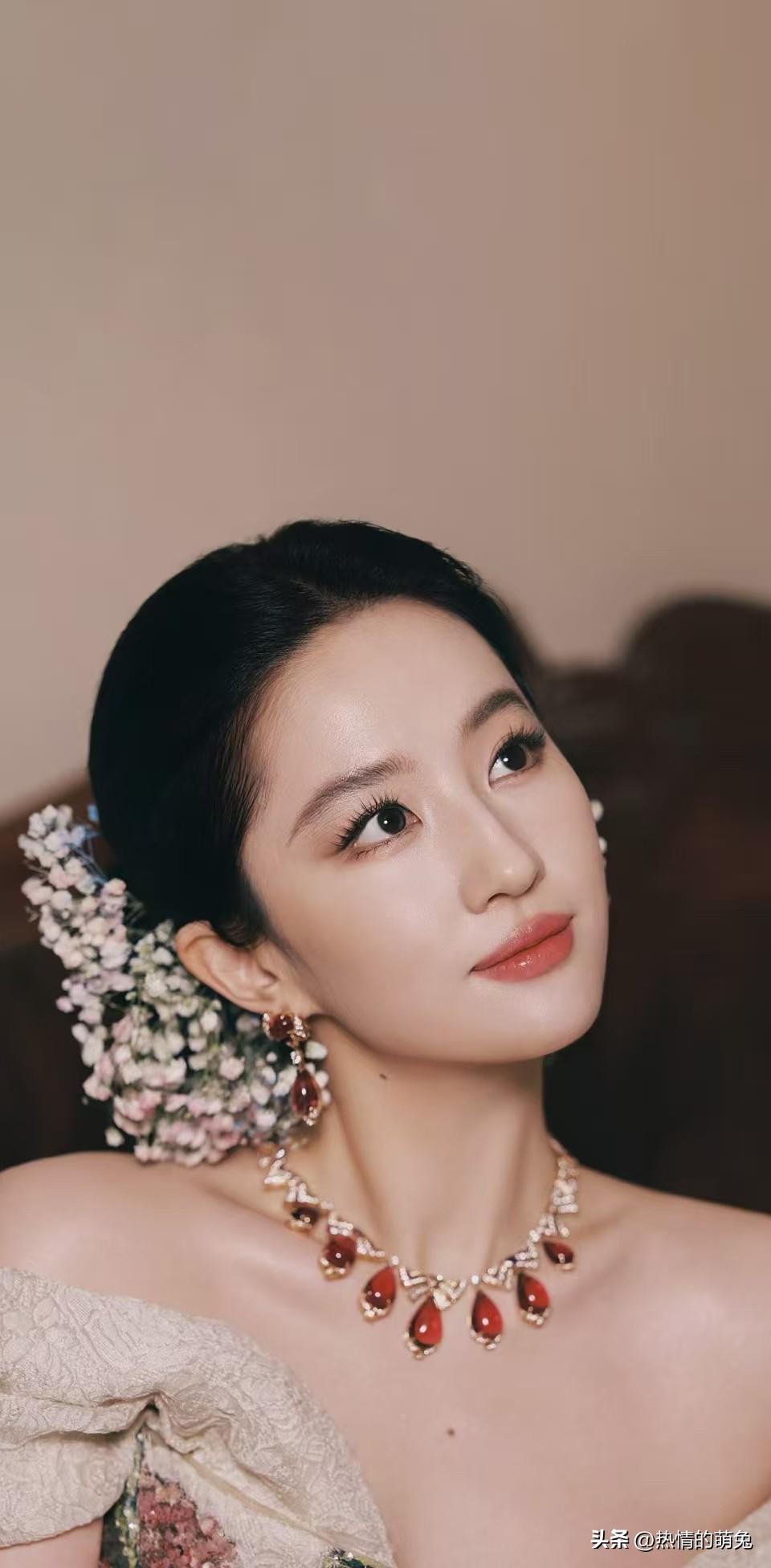 美到犯规!!! 欣赏了几天𝐯𝐨𝐠𝐮𝐞盛典的美照