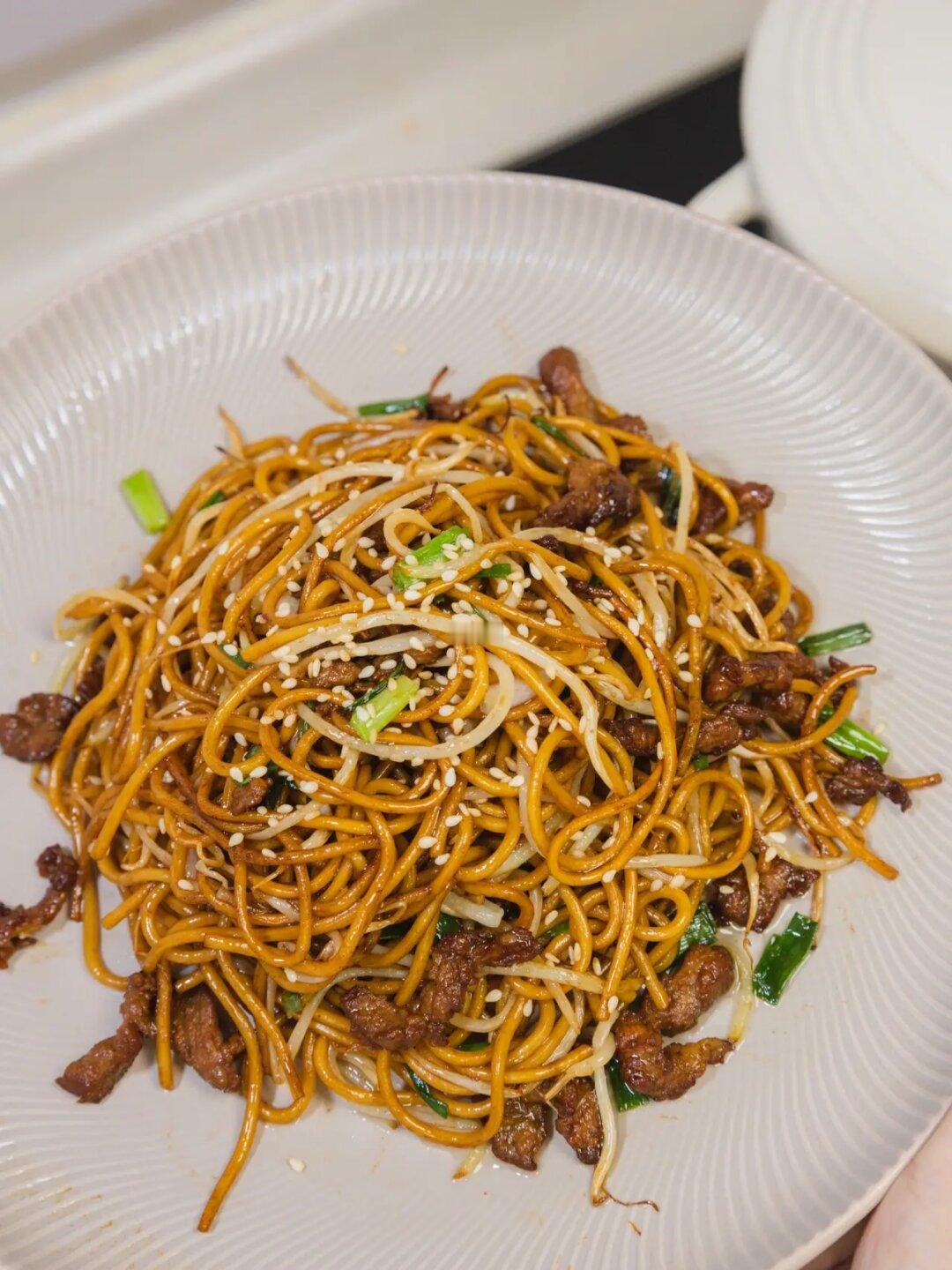 老厨师做的街头炒面，真是香到离谱！！！