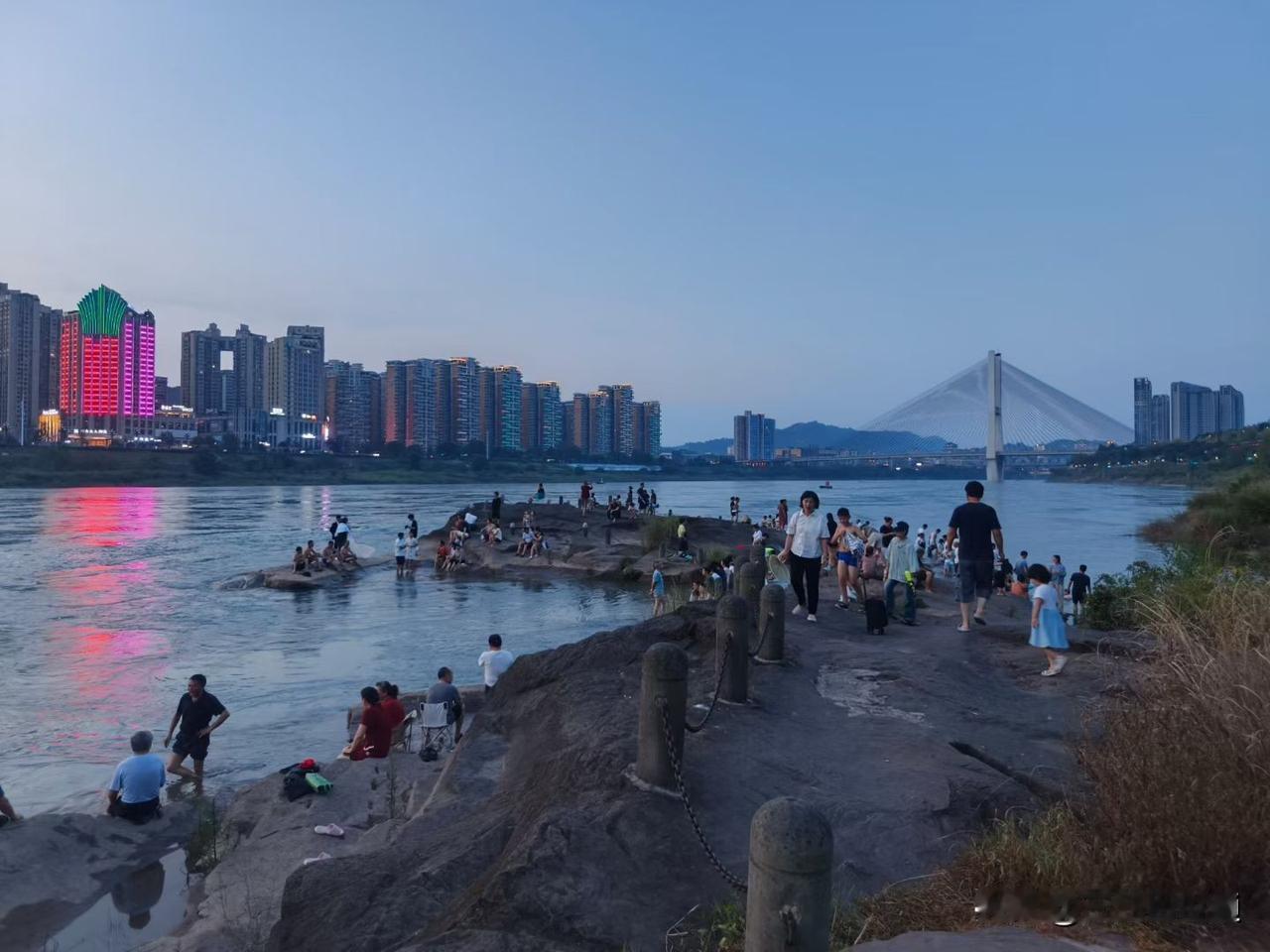 宜宾在上半年经济大环境影响，外贸下降的情况下，依然取得了骄人成绩！据宜宾市统计局