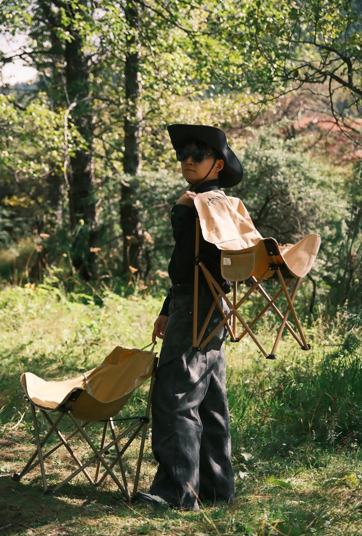 两把登山椅的高度=一个吴二乙 ​​​