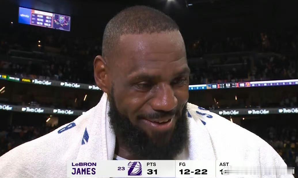 詹姆斯是徐静雨心中的GOAT 瞬息万变！决胜时刻双方战平，里夫斯孤身杀入篮下飞身