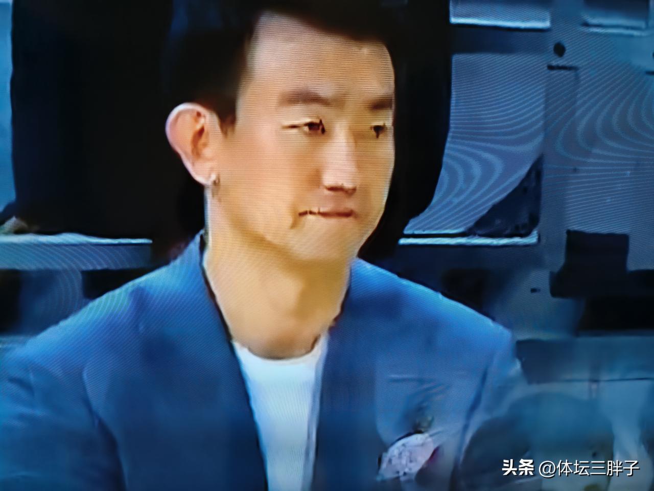 王博还是深谙CBA的生存之道，今晚客场对阵广东男篮，第一节一上来浙江队就领先7分