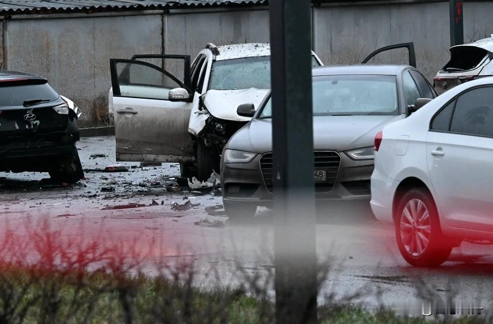 俄总参谋部萨尔瓦罗夫中将疑似被乌克兰定点清除
洲哥讲时事 当地时间2025年12