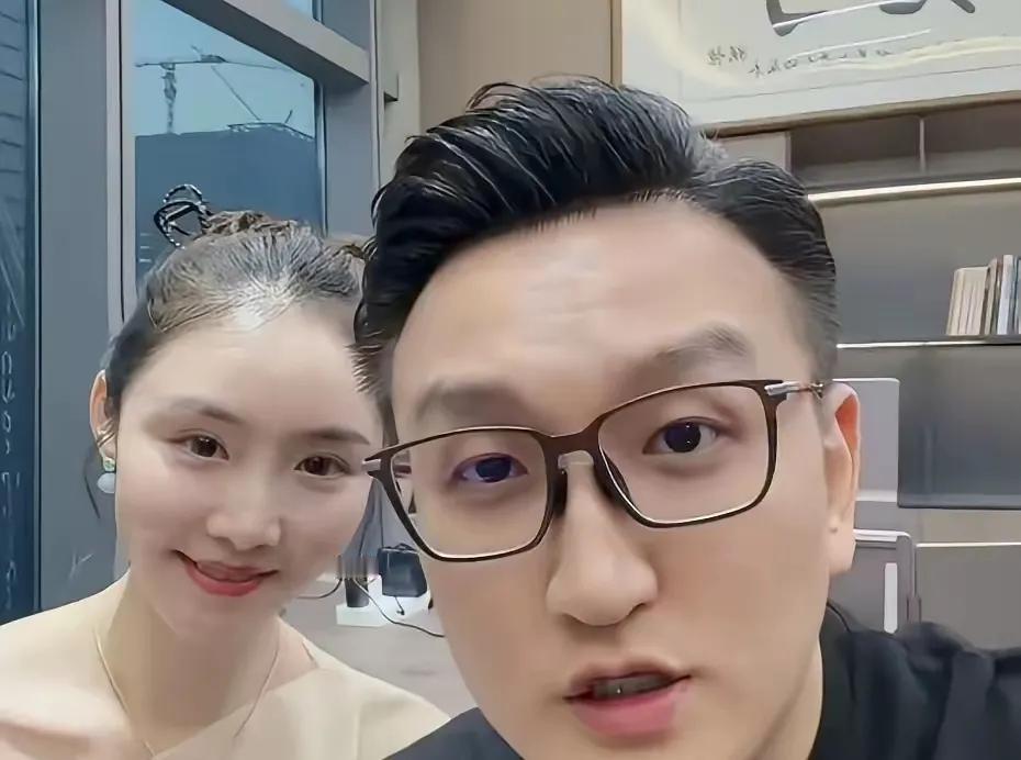 网红妖怪与陈露对霍尊的这次联合喊话，给他带来的不利影响太大了！
 
本来，霍尊已