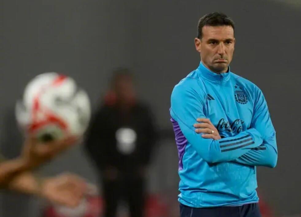 据阿根廷记者Martin Arevalo的消息，阿根廷国家队已经开始与主帅斯卡洛