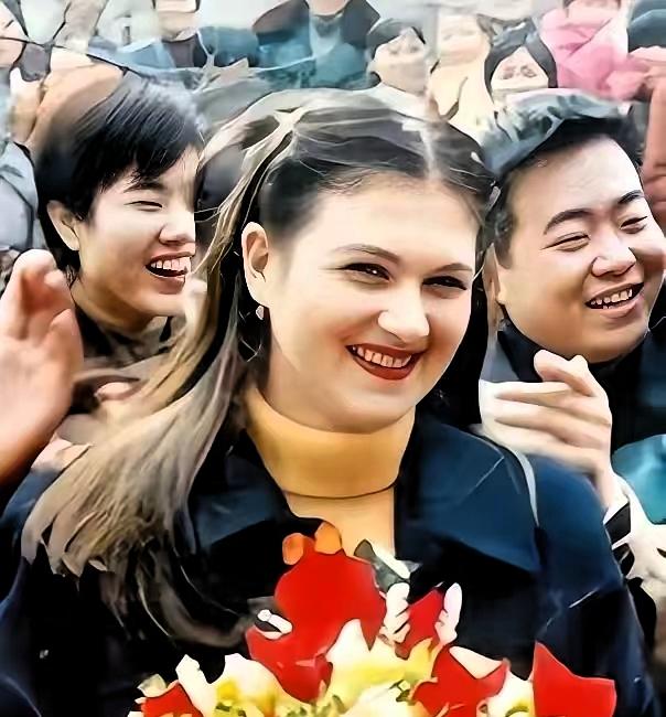 23岁乌克兰女子，远嫁给河南穷小伙，婚姻8年，生下3个儿子，但本该幸福美满的婚姻