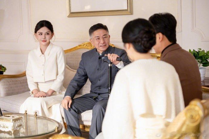 韩安冉短剧杀青韩安冉第一部短剧杀青韩安冉终于拍完自己第一部短剧的女一戏份了，挺期