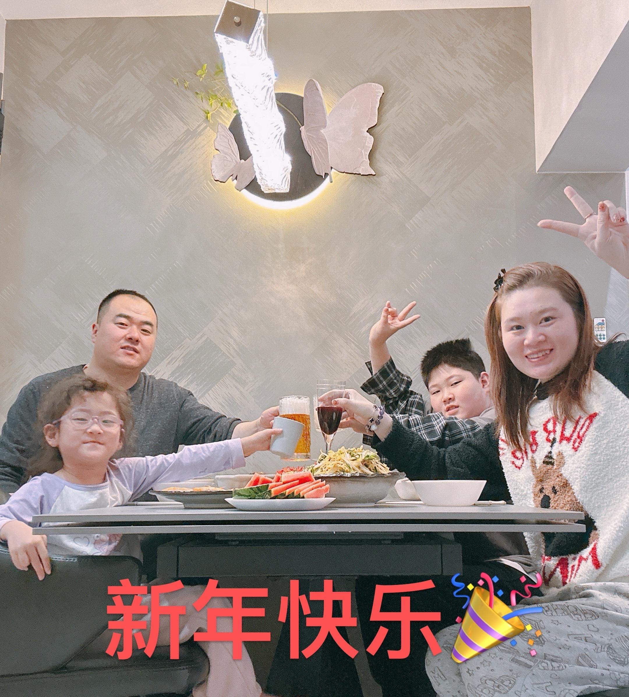 一家四口通过努力团聚了