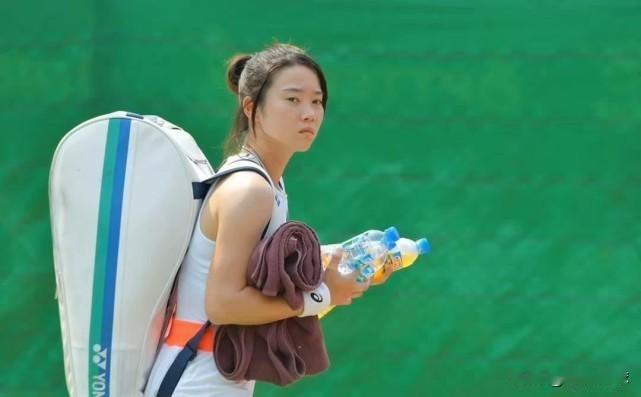 表现不佳。
马烨欣36,26不敌二宫真琴，
无缘香港资格赛次轮。
小马整个中国赛
