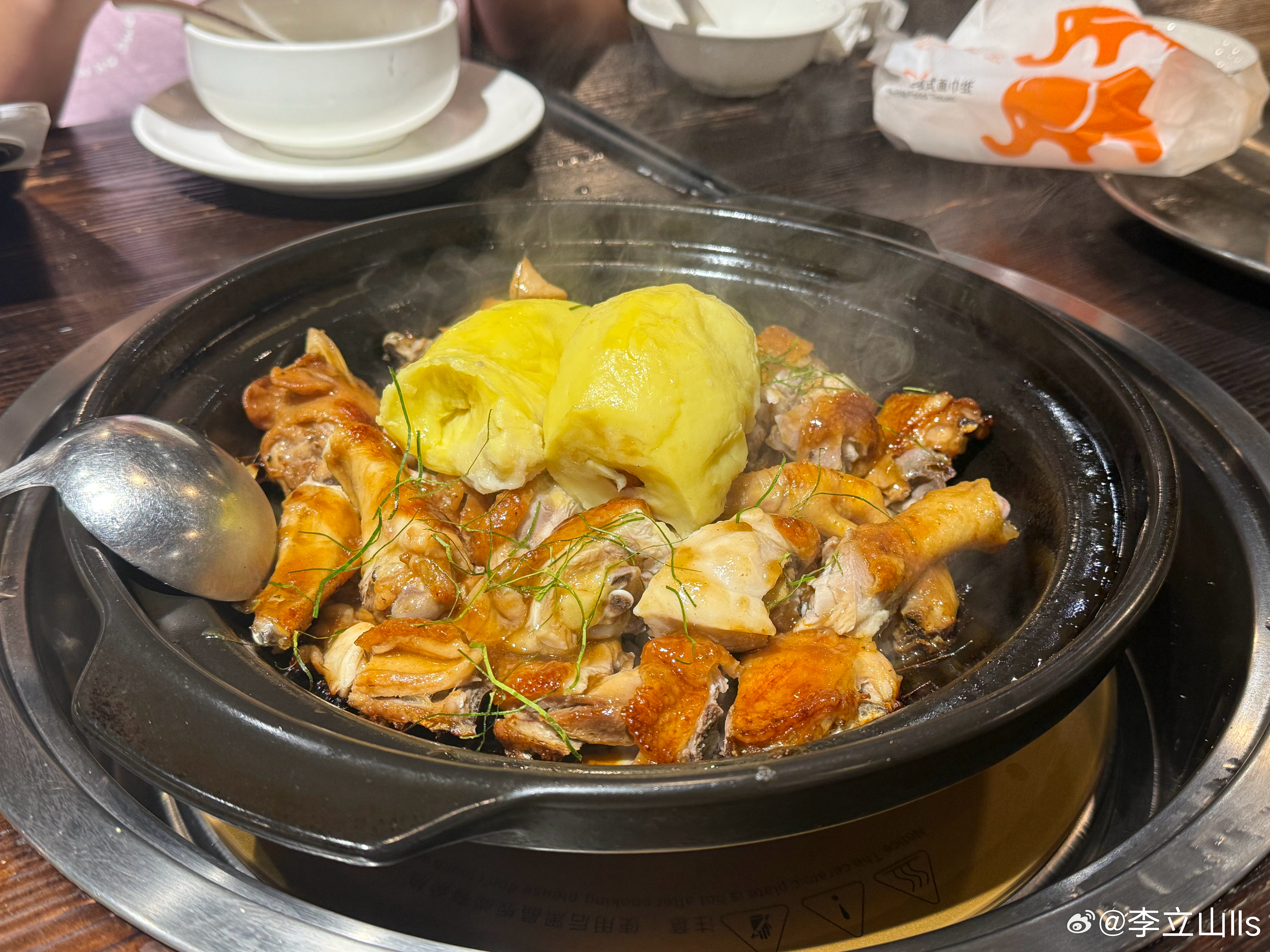 干锅榴莲鸡煲，又几正喔！ 