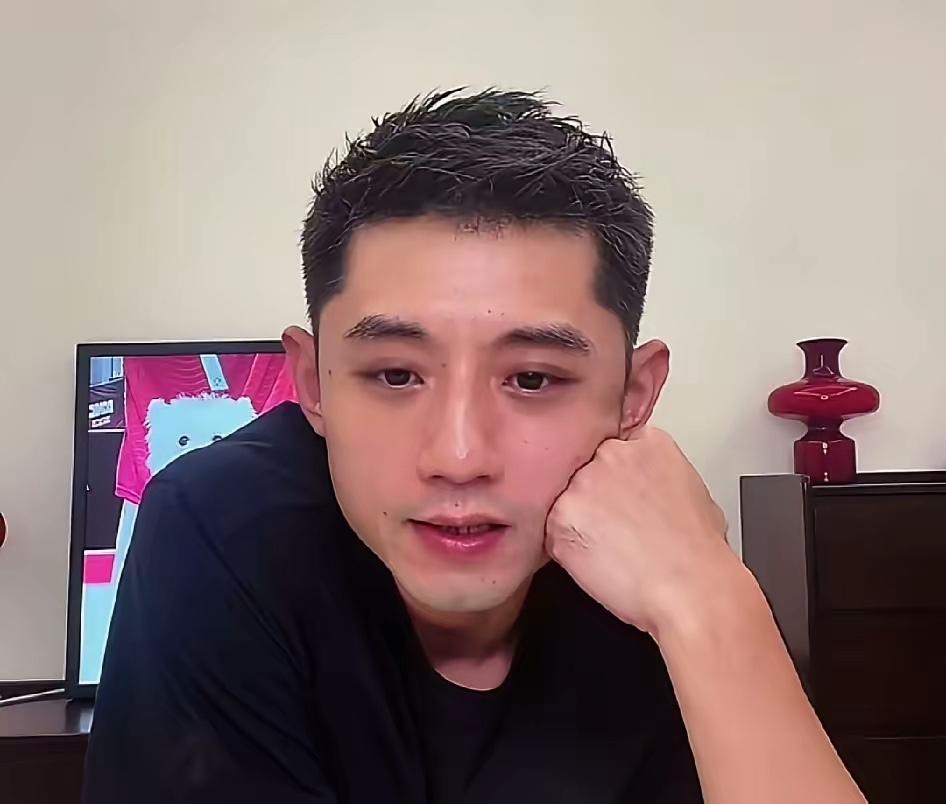 张继科直播吐露真心话，一番发言太通透了。拿过大满贯也跌落过谷底，他说乒乓球教会他