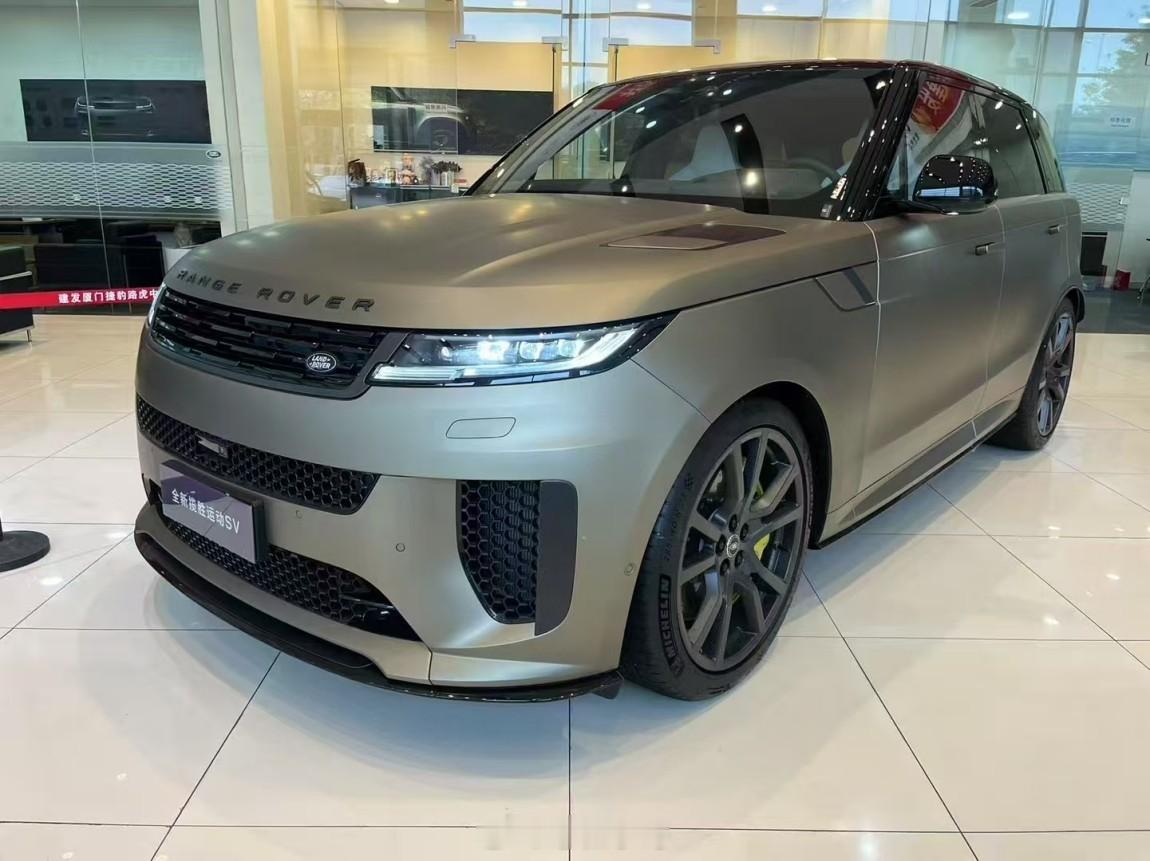 路虎 揽胜运动 4.4 V8 SV Edition One 碳纤金/黑檀木/薄云