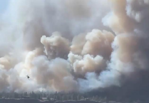 【美国华盛顿州爆发严重山火，已有6万人撤离，600栋建筑被毁，全州进入紧急状态】