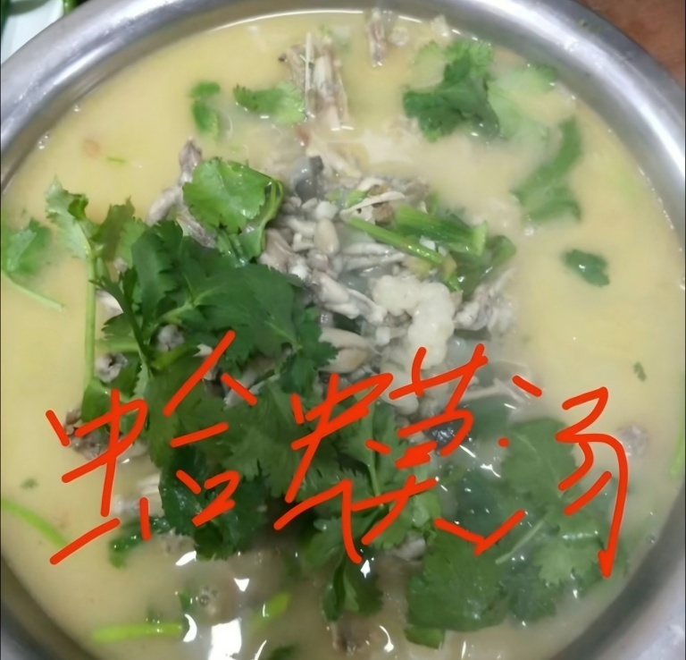 【#蛤蟆汤被罚45万事件5人停职#，处罚撤销】#临沂通报餐馆发菜品视频被拟罚45