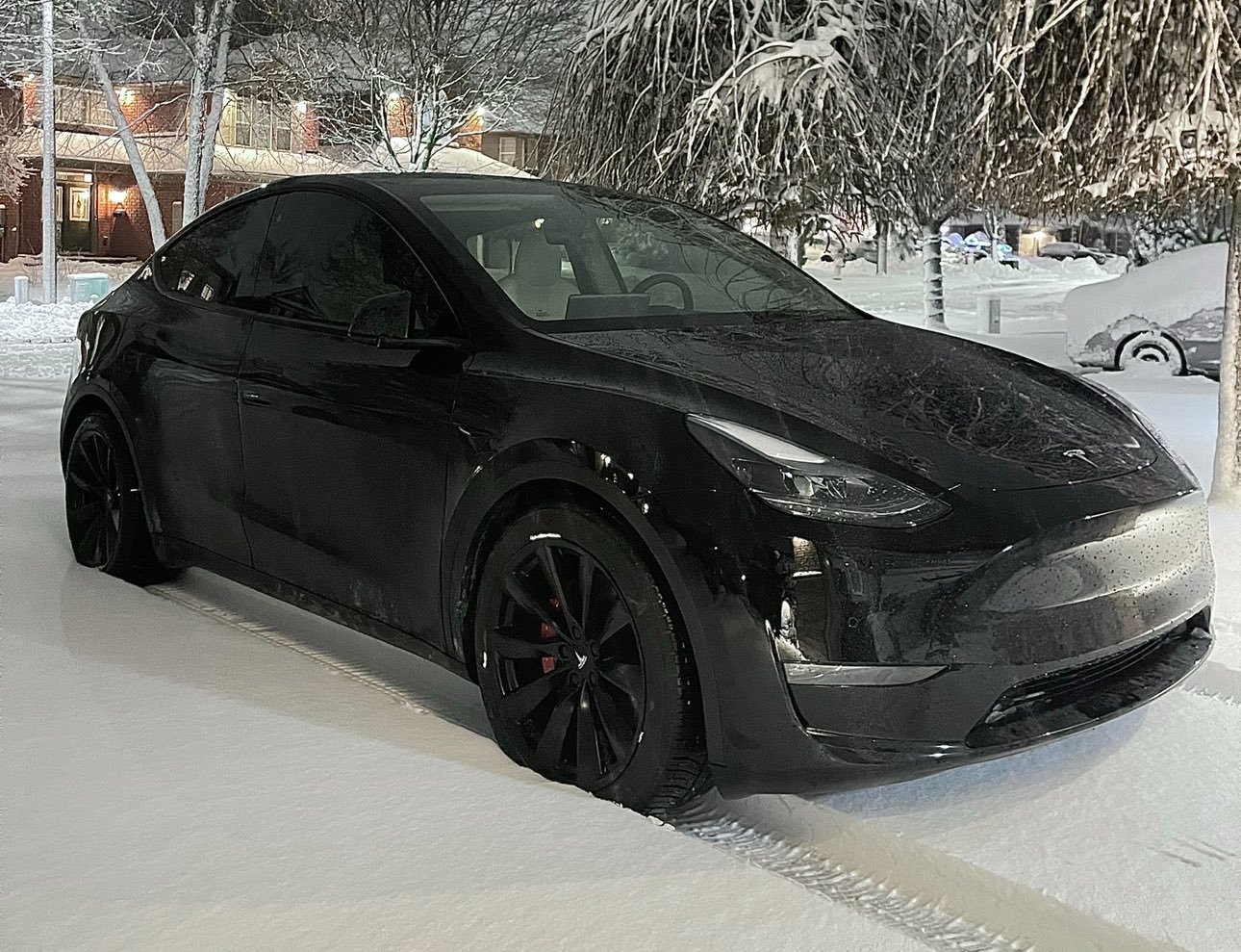 12月17日，特斯拉柏林工厂厂长André Thierig发文称，已通知电池团队