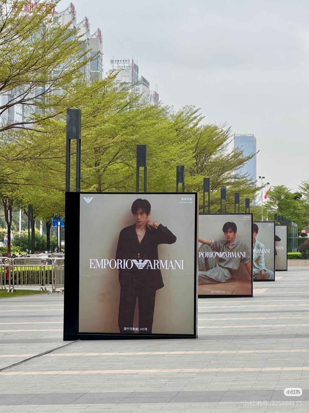 南宁万象城的EA大地广苍天啊不敢想这一路走过去我会笑得多爽！！！crlogoEm