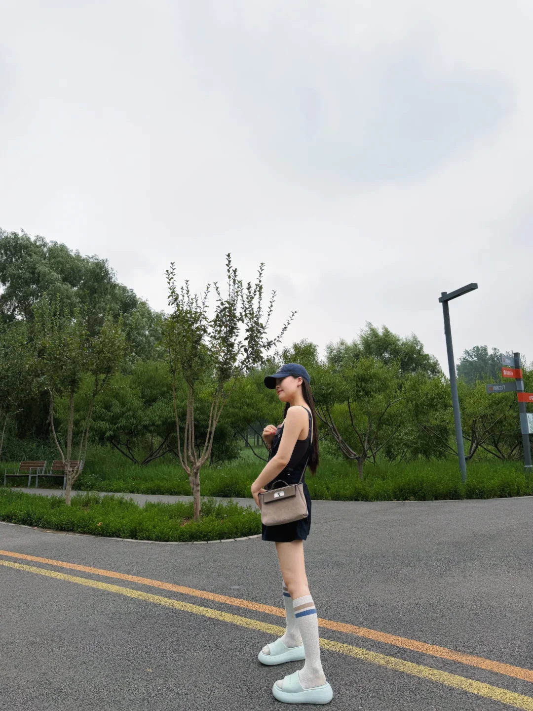完美复刻露思背带裙look