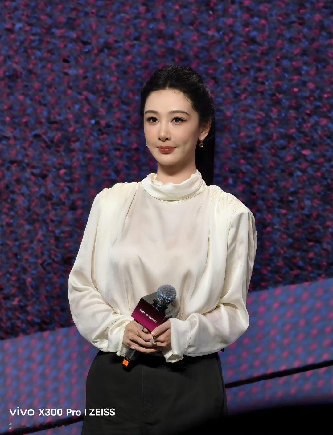 杨紫杨紫董竹君 yz杨紫玉兰花开君再来 不在辉煌时慕名而来，也不会在低谷时转身离