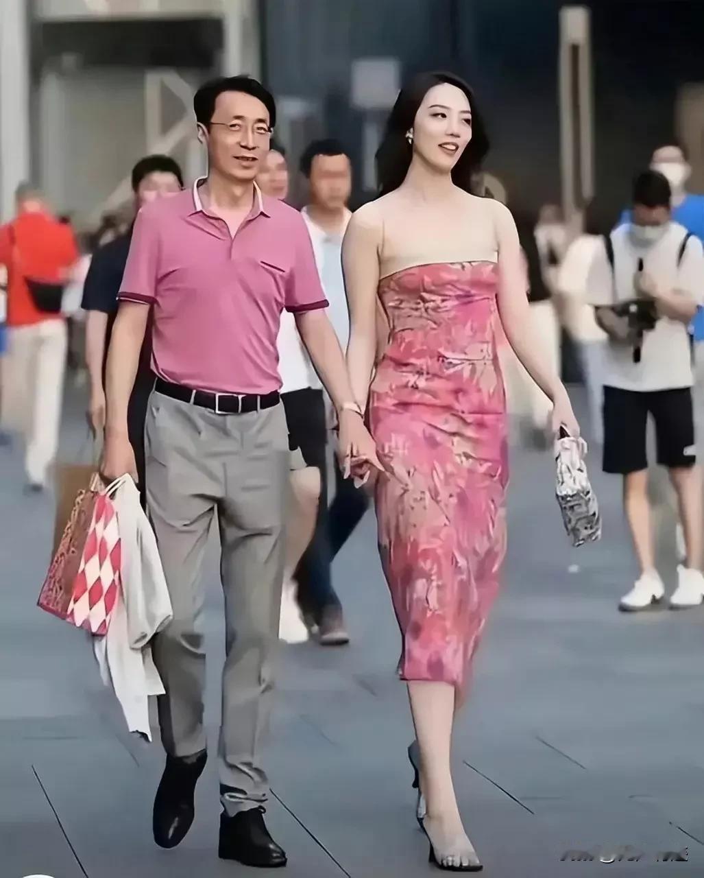 肤白貌美，大长腿，总的来说，她的确是一位优质女性！
作为我个人来讲，我一点也不讨
