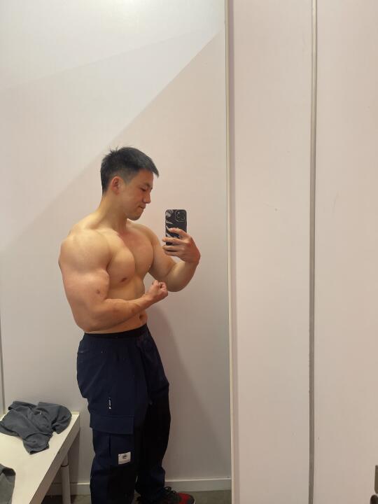 今天又是练胸的一天😆