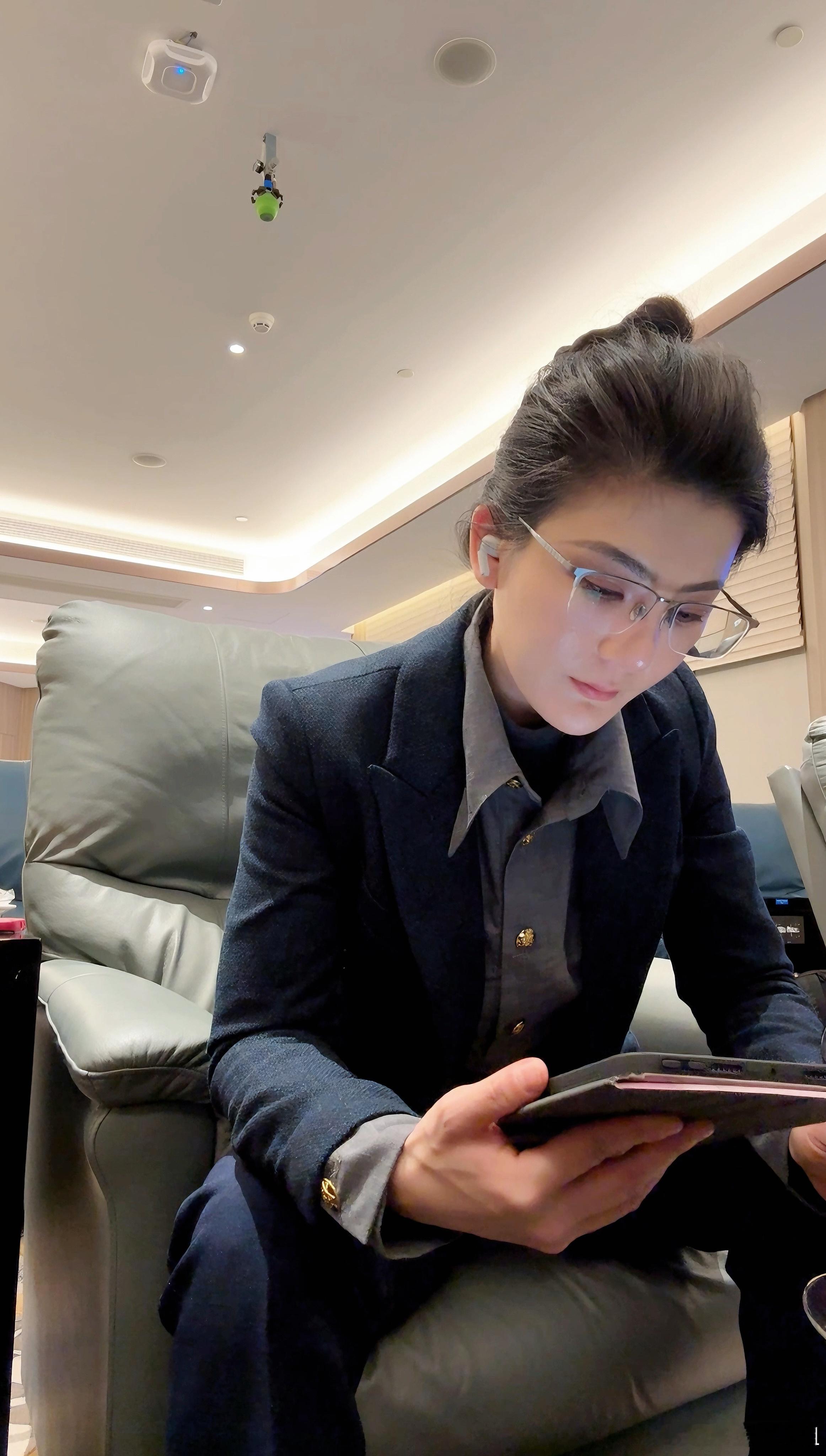 候机中，持续讨厌上海[困][困][困]结束奔波的一周，无缝衔接开始劳累的下一周。