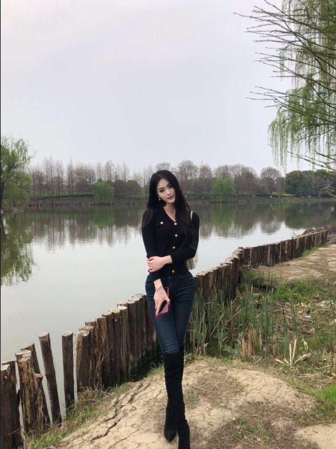 你喜欢的一切姐姐都愿意陪你呀