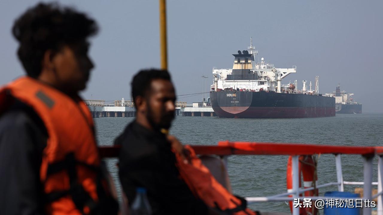 伊朗已开始对通过霍尔木兹海峡的船只收取费用

尽管伊朗事实上封锁了霍尔木兹海峡，