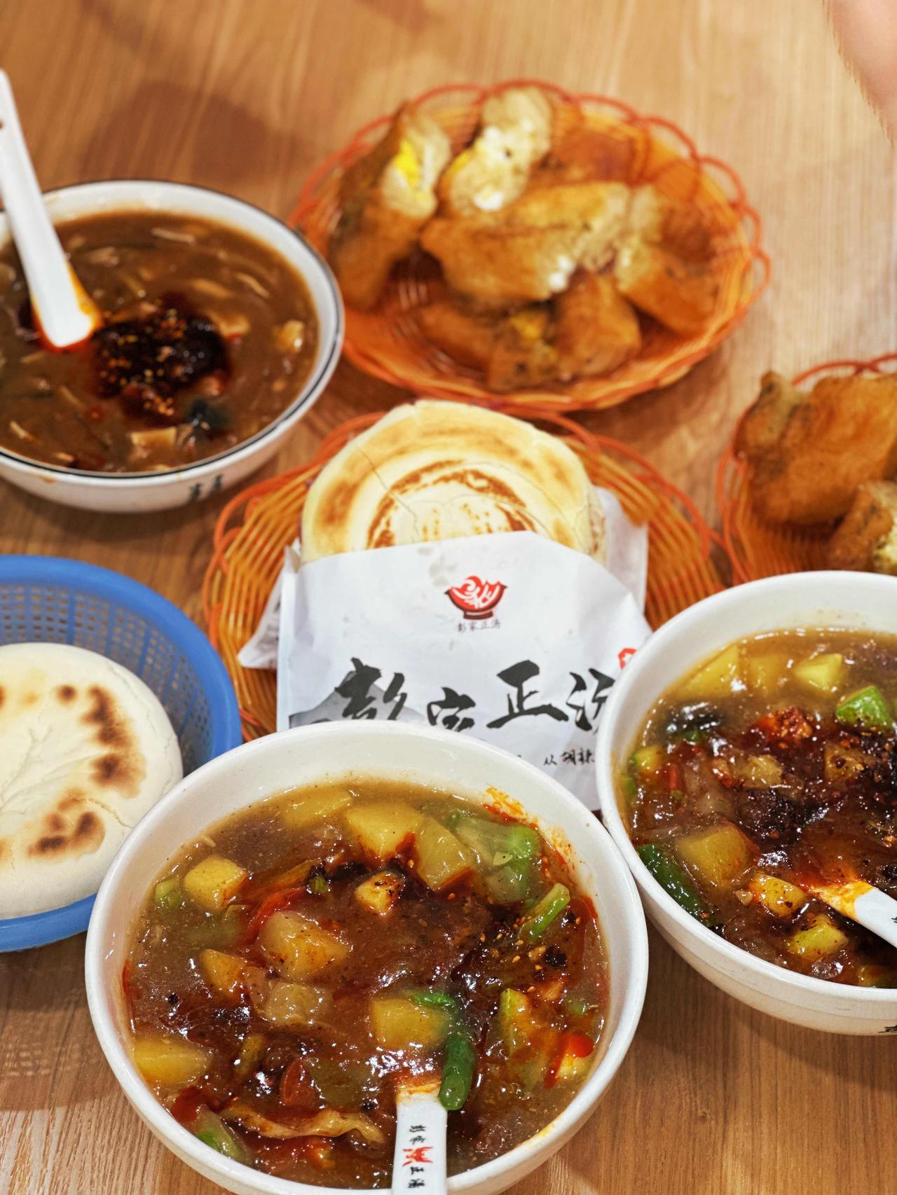🎉彭家正汤曲江旗舰店，新装登场，美味再升级！🌙
全天24小时不打烊，不管你是