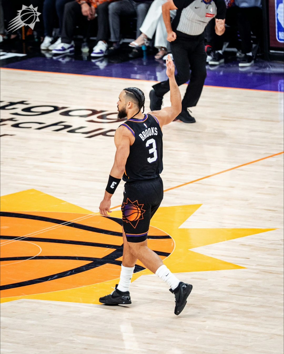 奥特这个轮换有些摒弃自己的摆三个持球手在场的进攻理念了，鸡皮➕三锋线➕伊戈达罗，