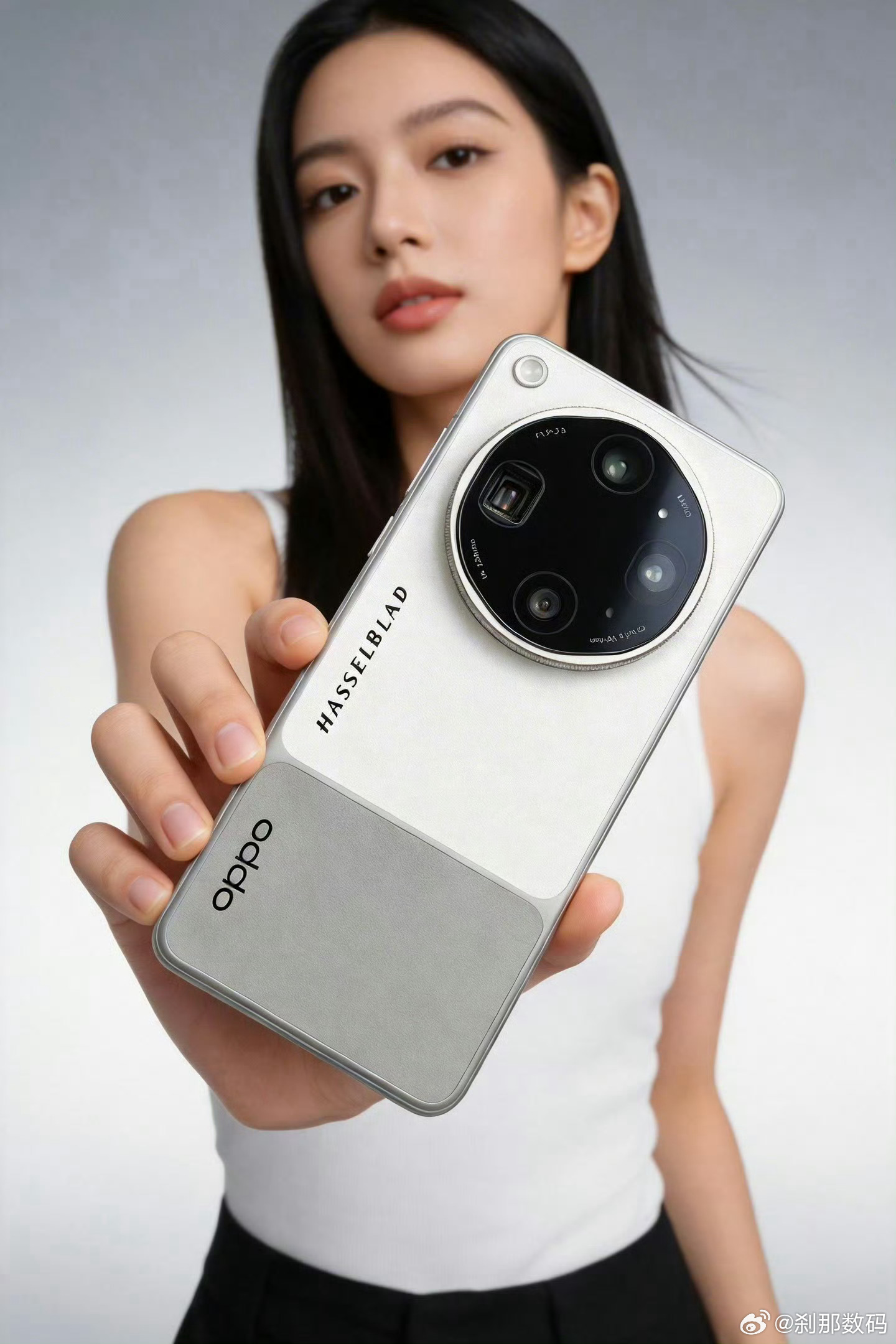 OPPO Find X9 Ultra白灰的配色不错，是我会喜欢的配色。 查证：白