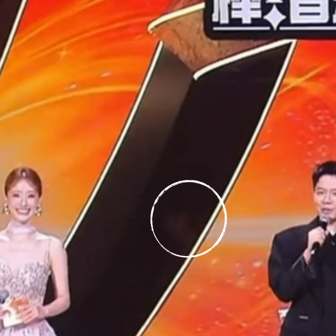 一只萌萌的小狗头探出来了|･з･)｡……一开始以为自己出早了，又退回去，发现时机