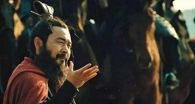 曹操最不该强睡张绣婶娘。
东汉末年，天下大乱，能人志士纷纷登场，曹操就是其中的顶