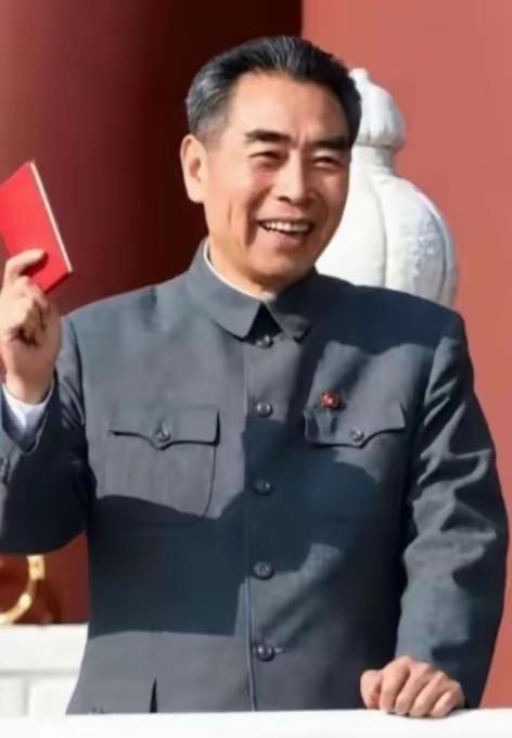 周总理这一生，就是把“为人民服务”活成了日常。12岁立志报国，后来打仗、建国、搞