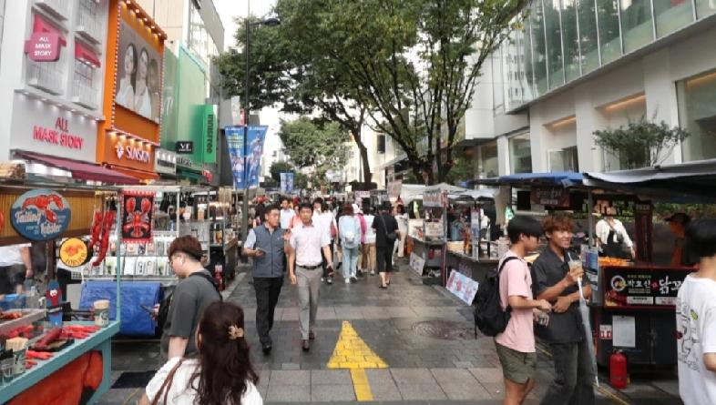 因美伊战争引发能源危机，韩国政府昨日发布公共机关车辆限行5组制，同时推出奖励节能