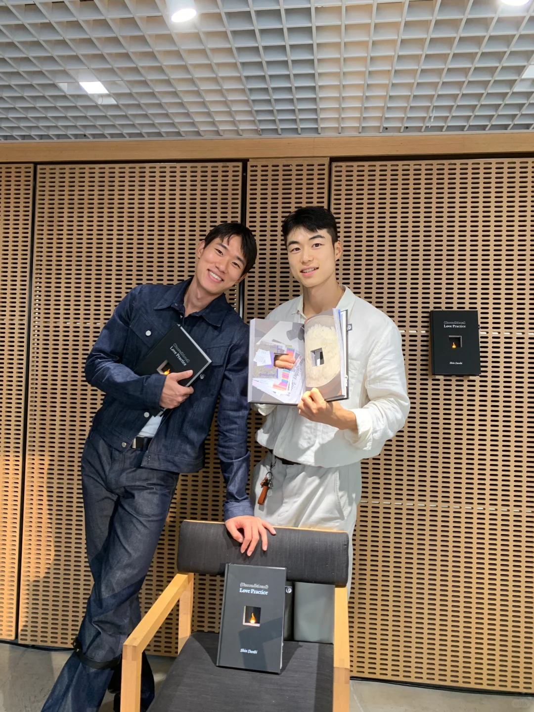 俩韩国男子首尔city walk