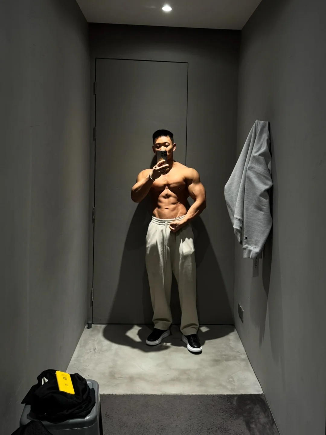 试衣间灯光还是那么给力