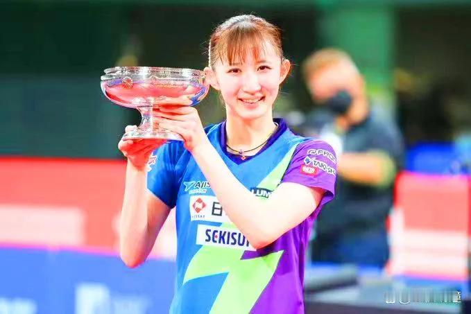好悬！日本全锦赛男单决赛，张本智和4：3户上隼辅，四局全是2分险胜。
第二局12