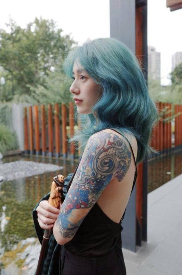 李诞前妻黑尾酱再婚这么多人祝福，互联网真是没有记忆啊，挂东亚病夫都忘了？黑尾酱疑