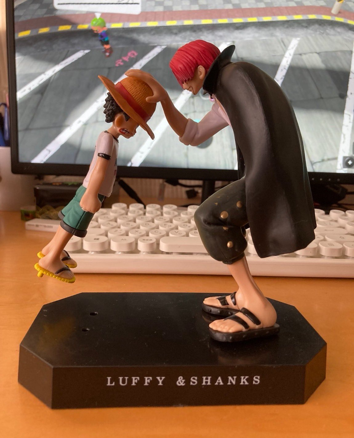 海贼王 海贼王 红发：就你小子要当海贼王是吧？ 