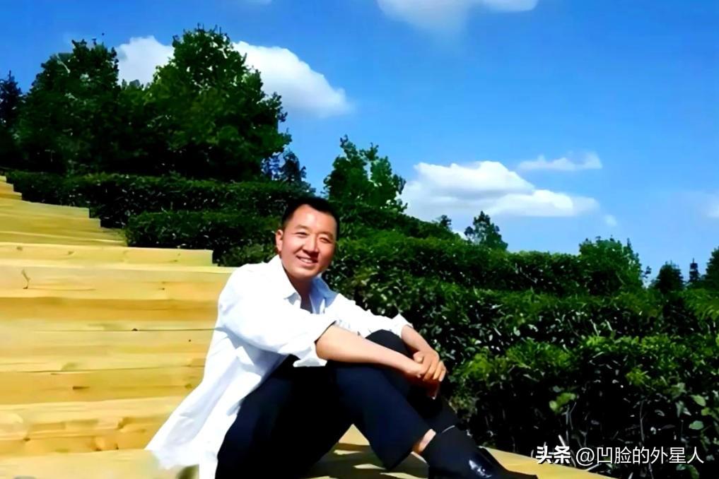 2015年，巴东县原县长刘冰在入狱前一天，陈行甲问他：“为什么这么恨我？”刘冰咬