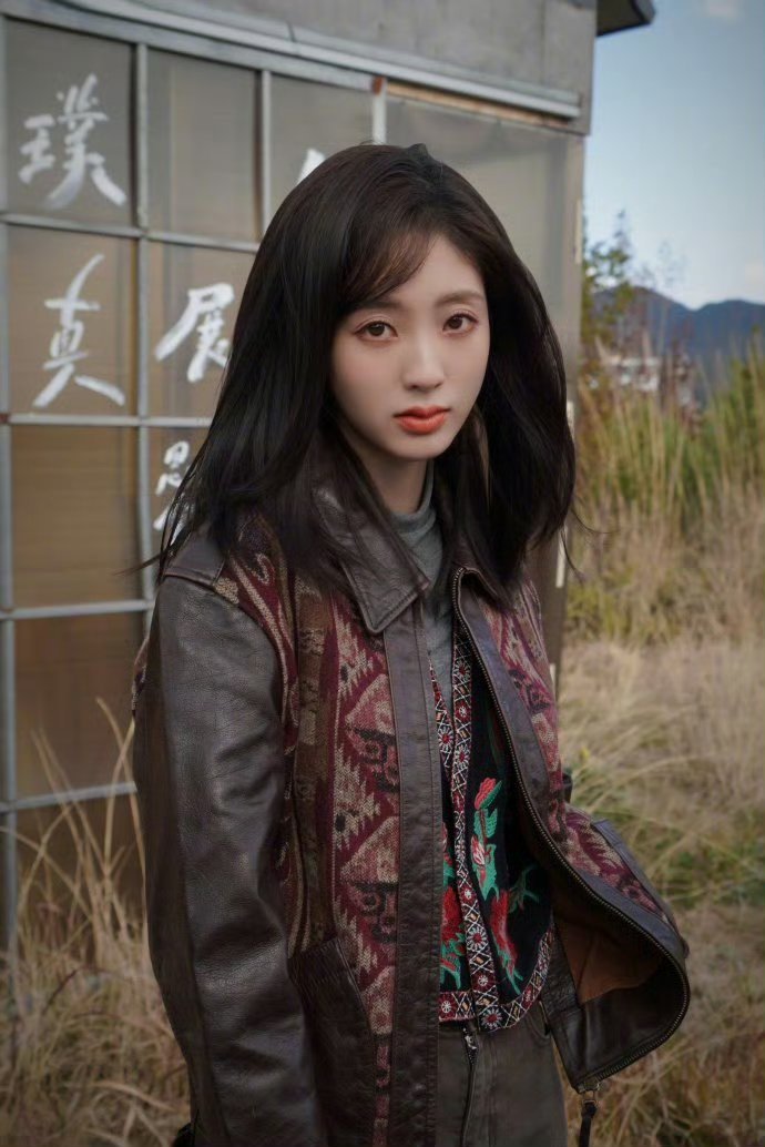 邢菲上一部村花这一部村霸邢菲真是把乡村角色演活了，刚演完美貌村花，转头就变身霸气