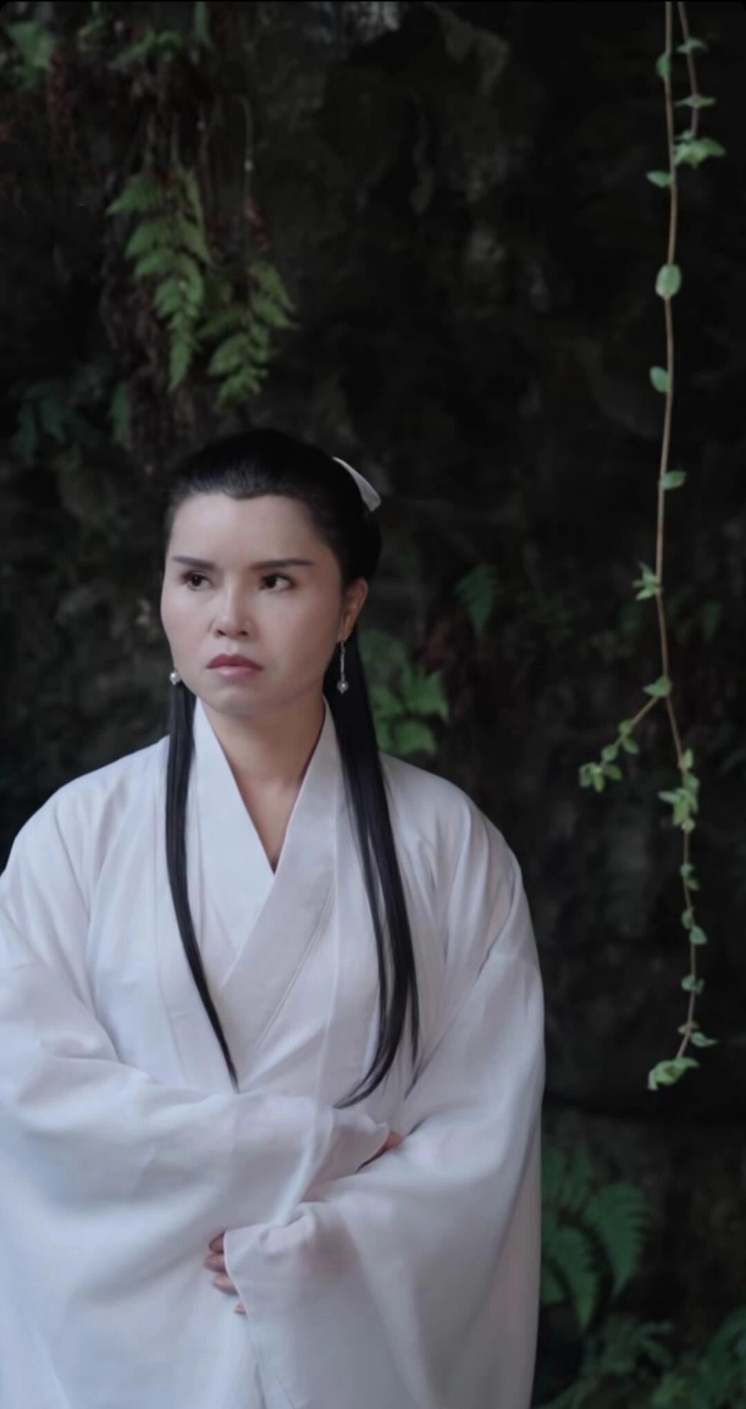 贵州姑娘cos小龙女！从某些角度来看，确实有几分相似 ​​​